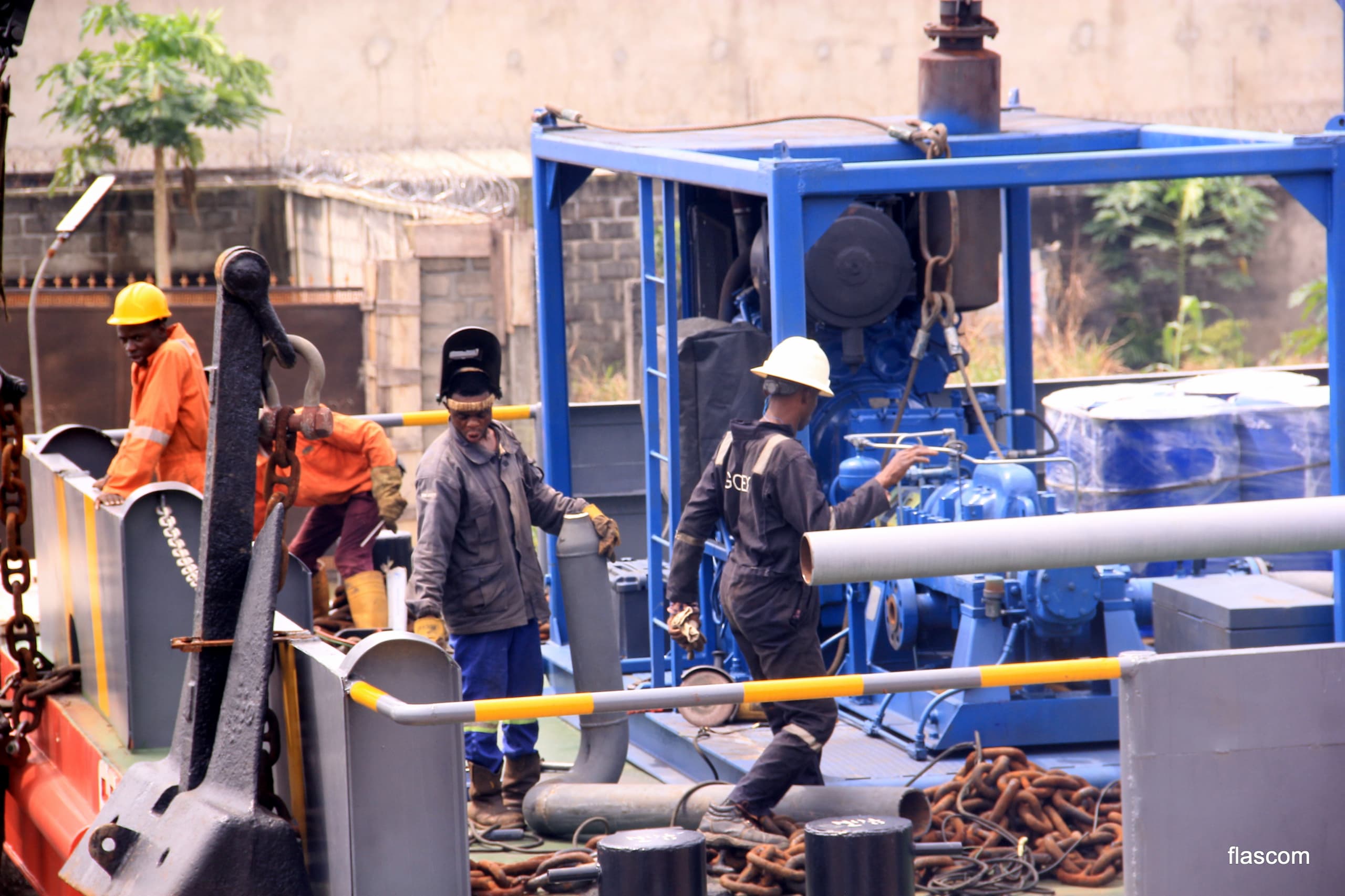 Fabrication of Barges, TUG Boats, Houseboats, Pontoons ETC.